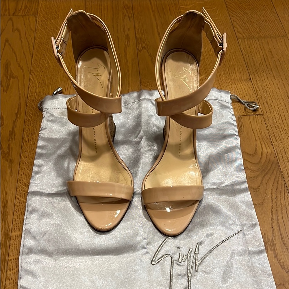 Giuseppe Zanotti Women's Nude Patent Wedge Sandals